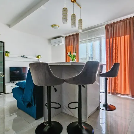 Apartment - With Summer Balcony And Parking Zadar