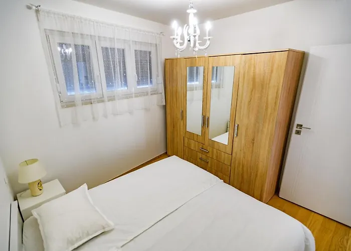 Lejlighed - With Summer Balcony And Parking