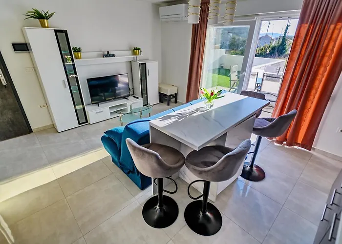 דירה - With Summer Balcony And Parking *