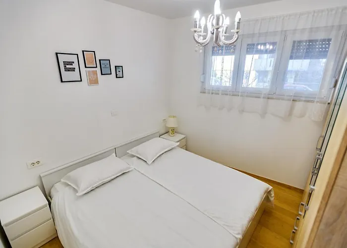 Daire - With Summer Balcony And Parking *