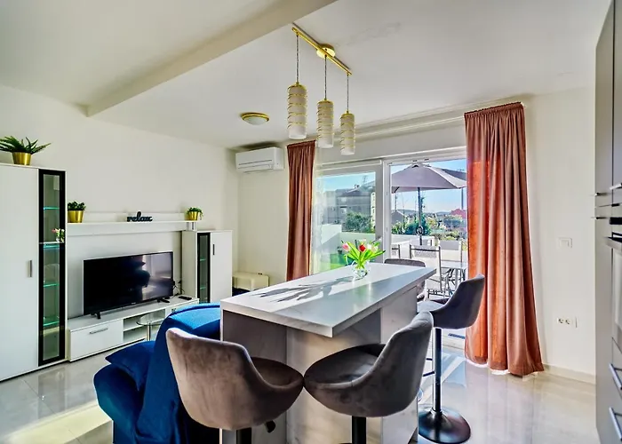 Lejlighed - With Summer Balcony And Parking